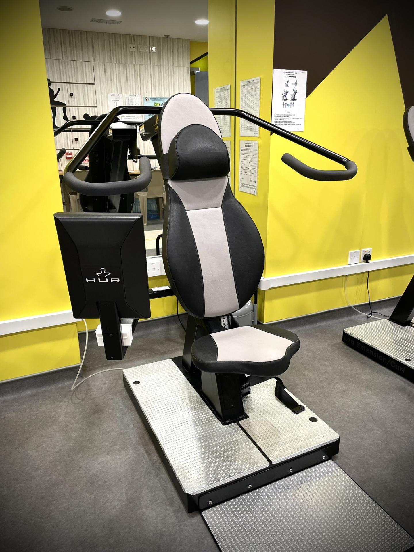 5. 二合一背部下拉及肩推機
(Push up / Pull down)