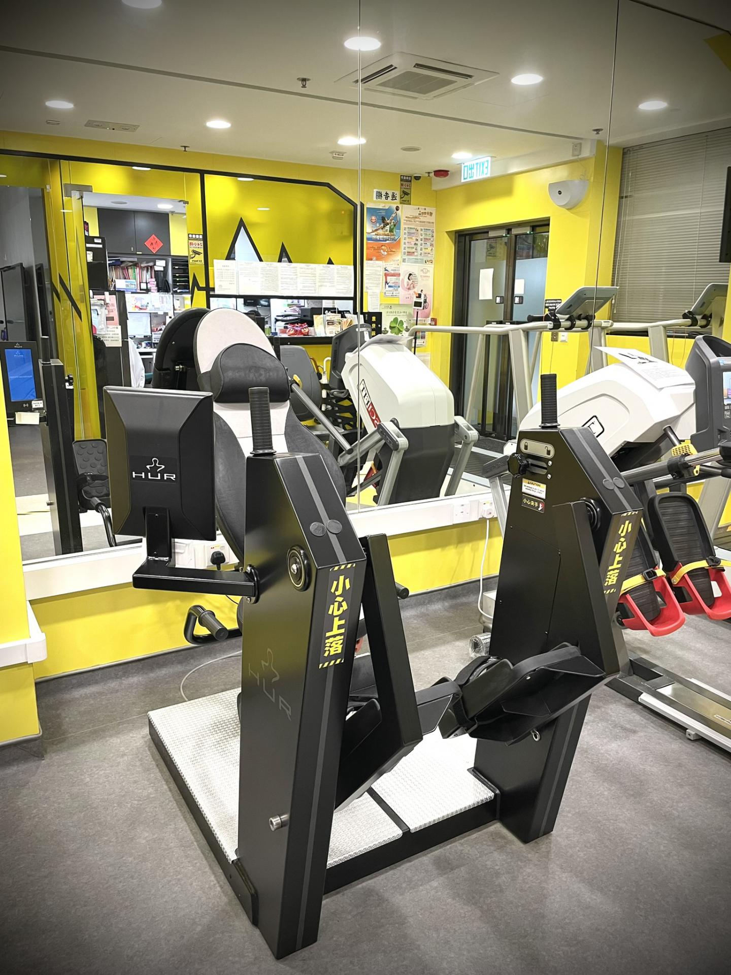 3. 坐式蹬腿機
(Leg Press)