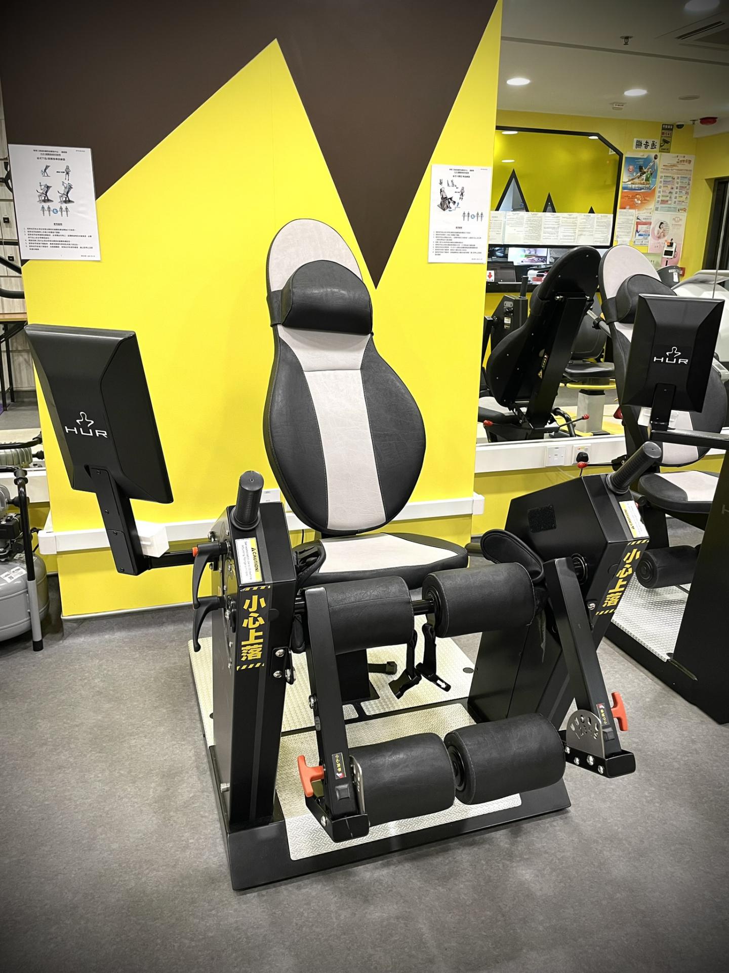 4. 二合一腳屈伸及屈曲機
(Leg extension & Curl)